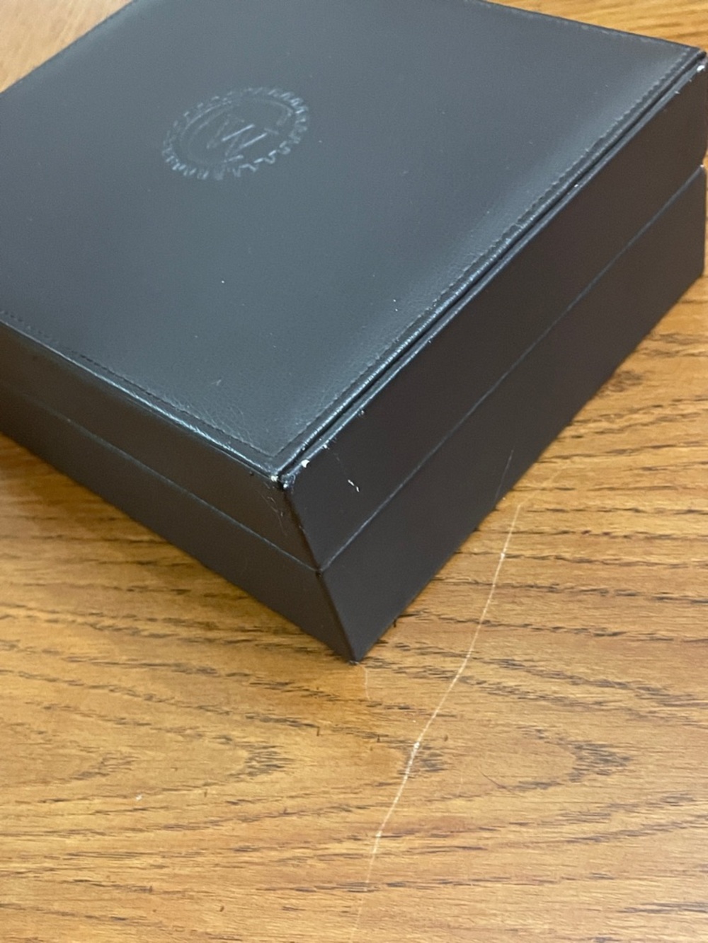 Brown Leatherette 6-Slot Watch Box
In good condition and clean. A few scuffs. - Picture 9 of 12